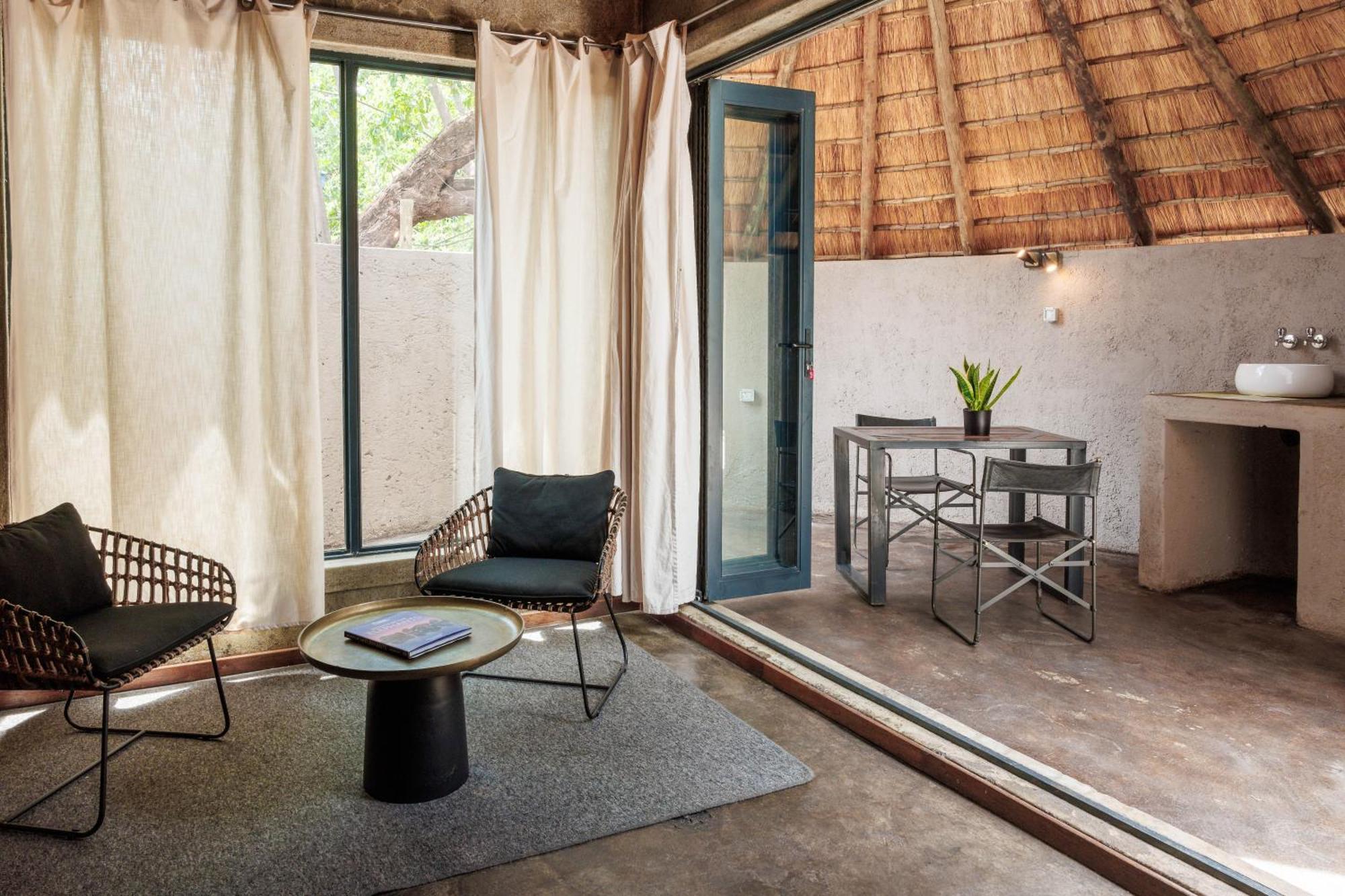 Chobe House Villa And Chalets Kasane Exterior photo