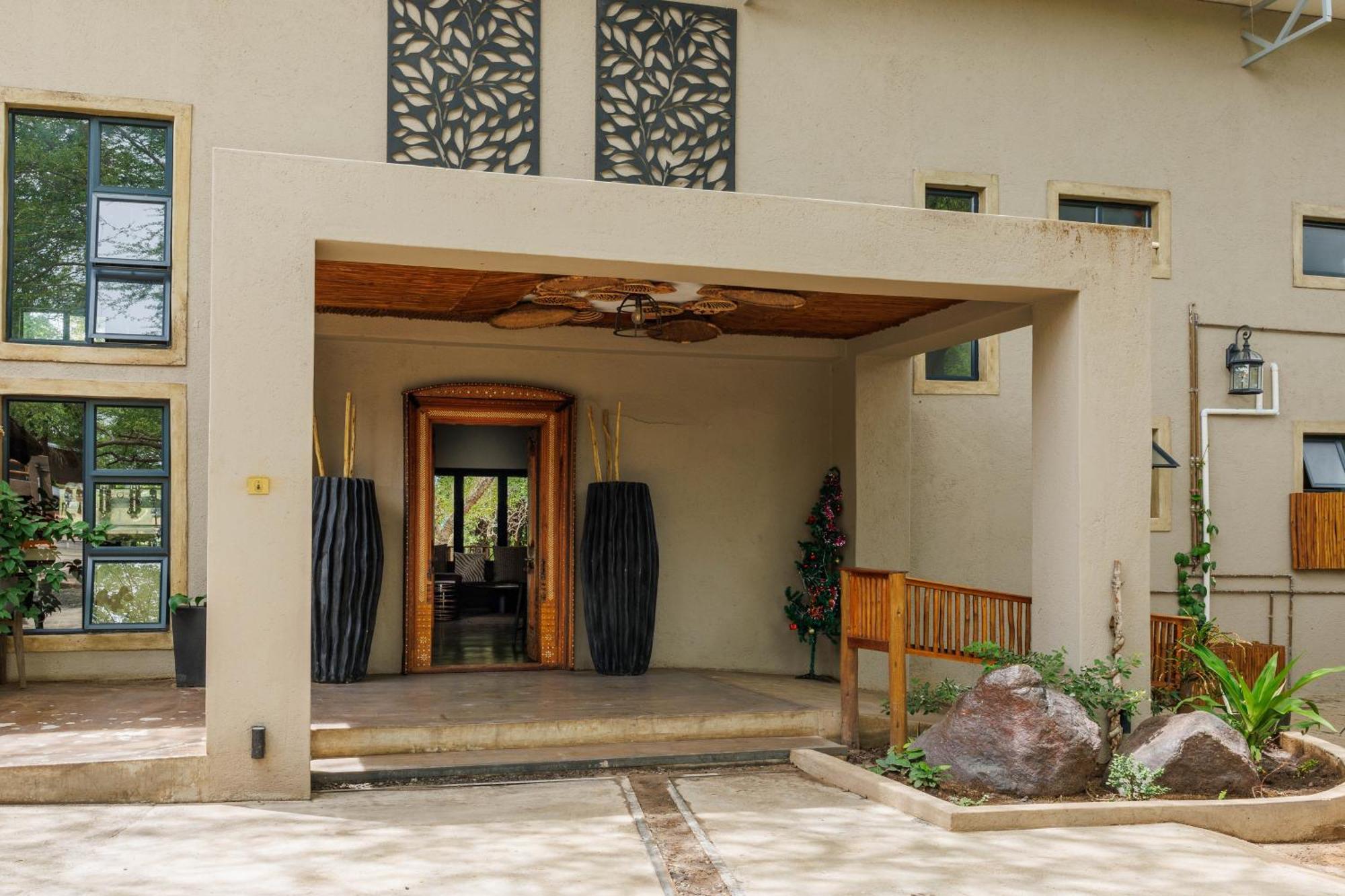 Chobe House Villa And Chalets Kasane Exterior photo